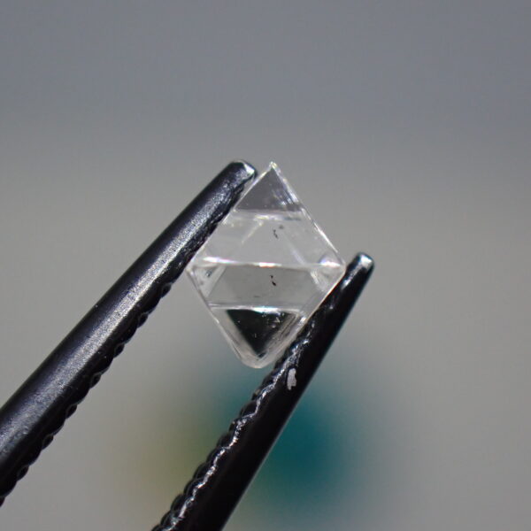 ファイアが煌めく☆UVライトでイエローコア！？カナダ産の美しい8面体