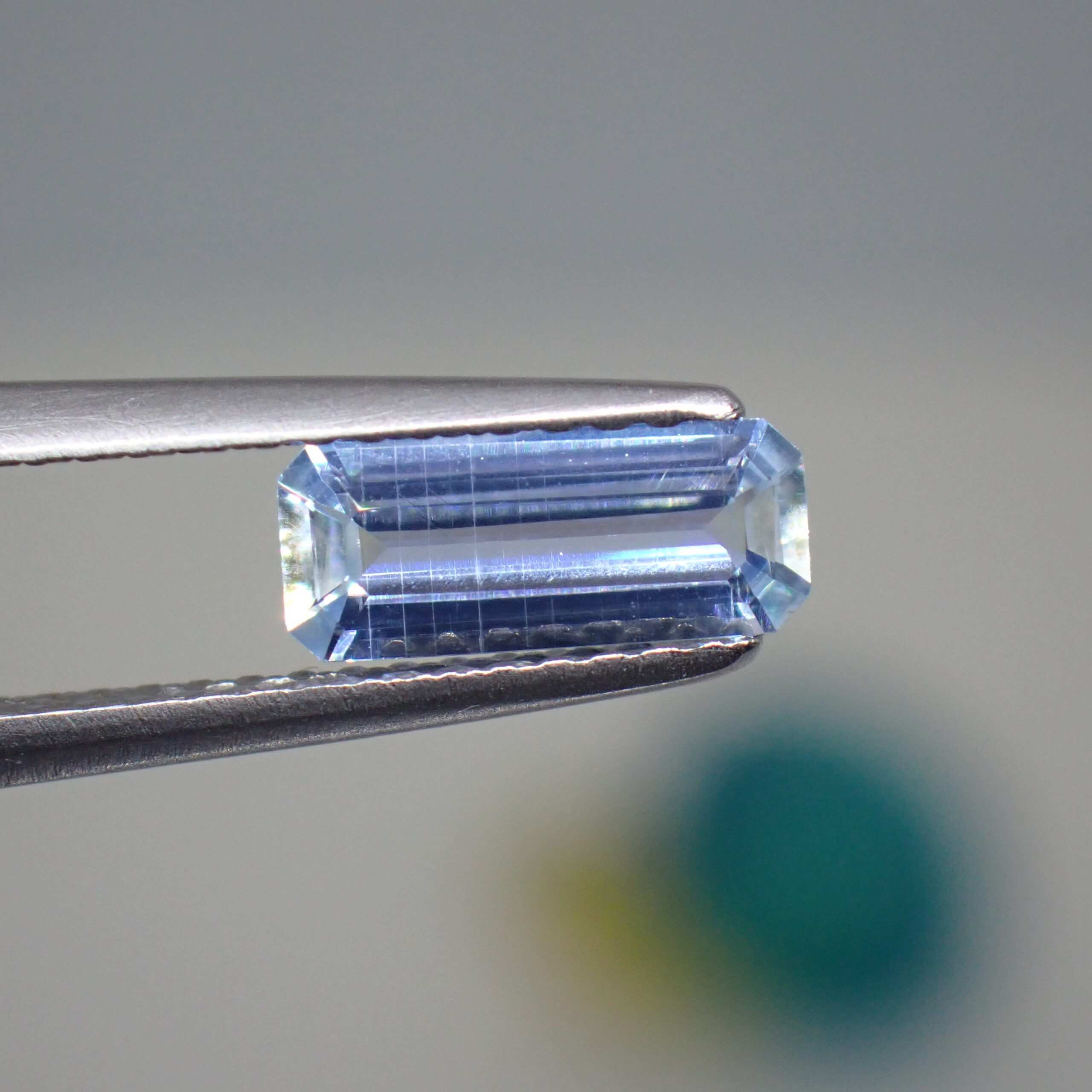 強い輝き、多色性×幻想的カラー☆希少石エレメージェバイト 0.609ct