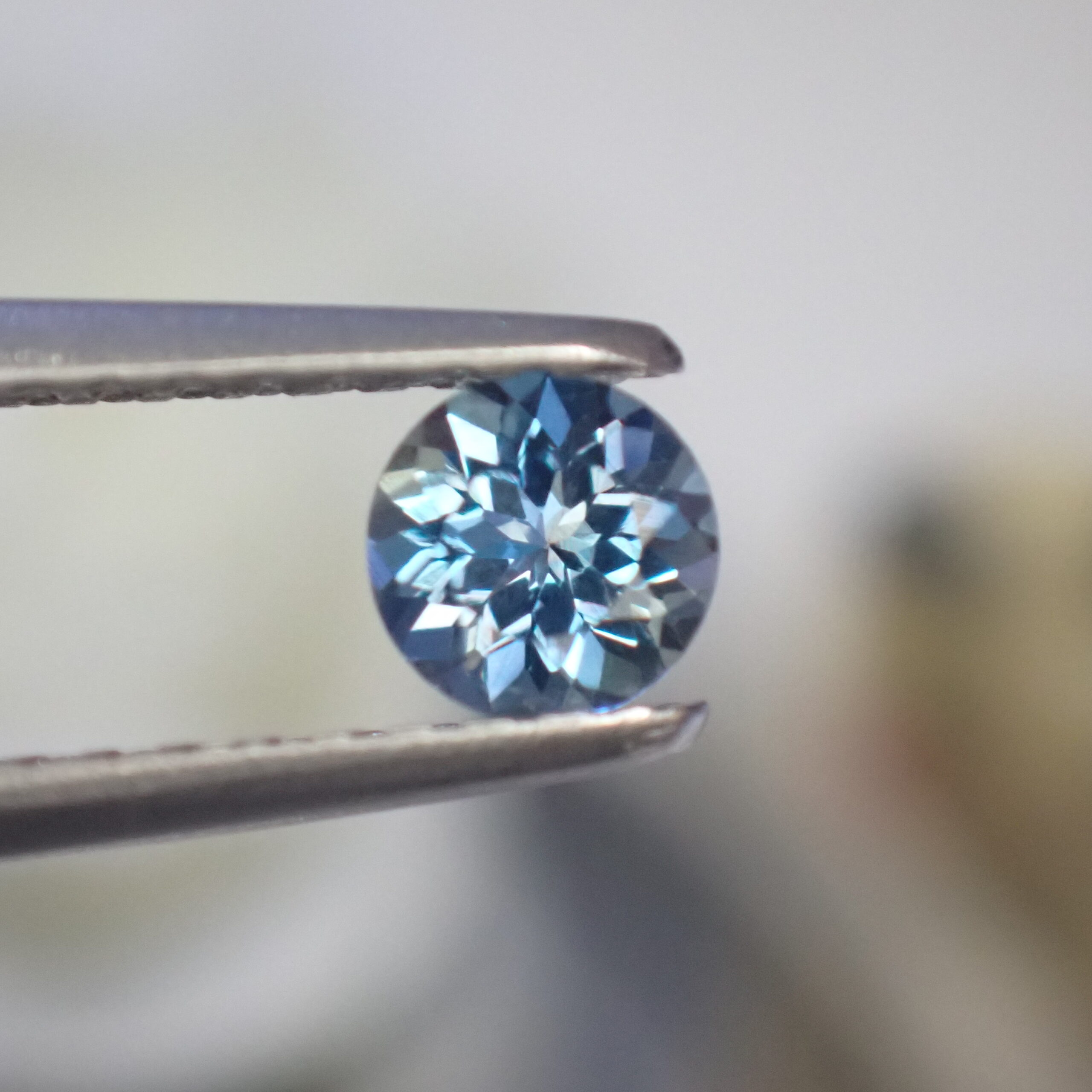 <サンチョさんカット>多色性◎濃いブルー&多色性 アクアマリン 0.207ct