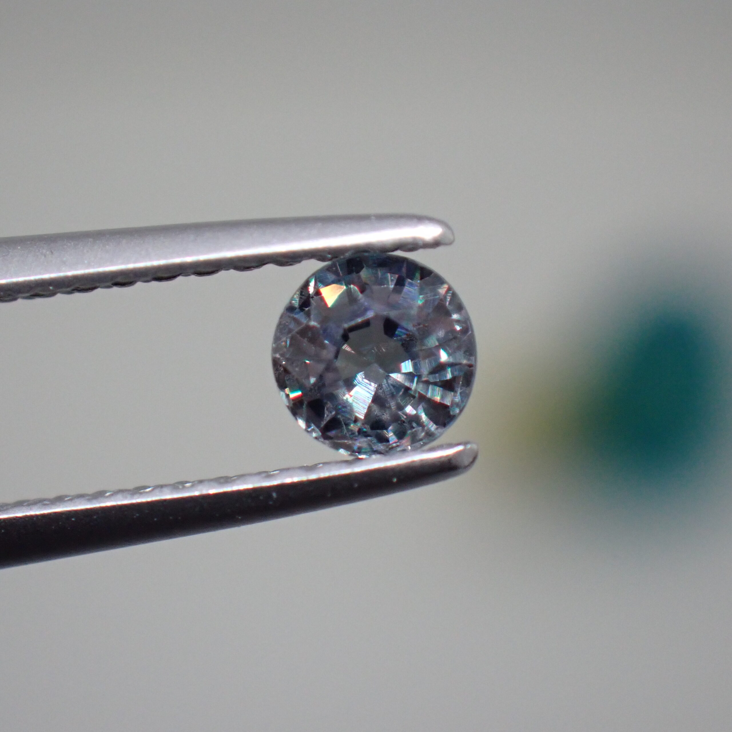 カラーチェンジ&輝き◎ ベキリーブルー☆カラーチェンジガーネット 0.39ct