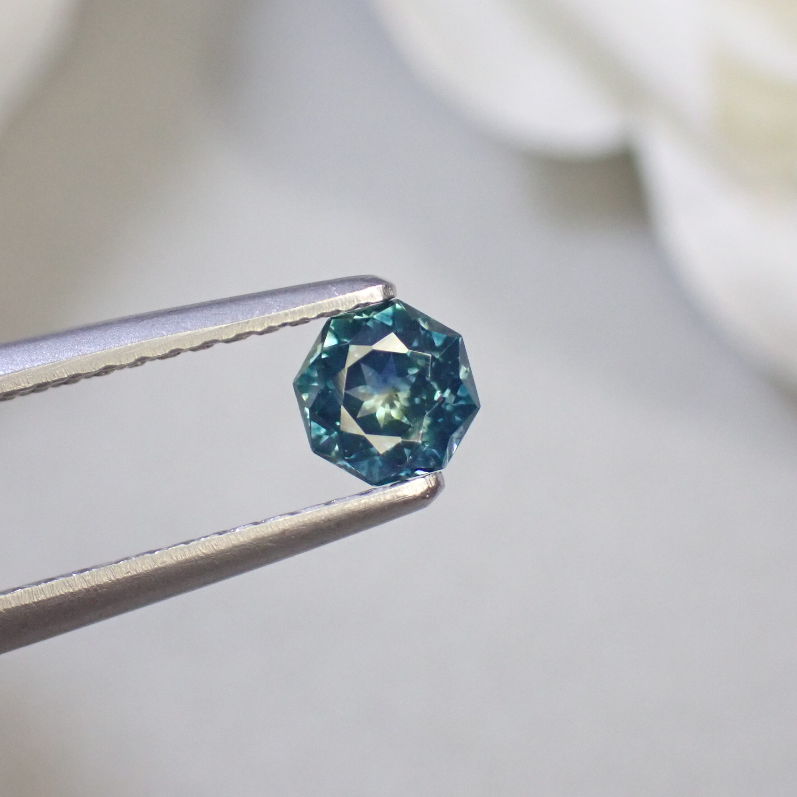 <3兆円カット>混ざり合う色×グリニッシュブルー☆サファイア(モンタナ産)0.446ct