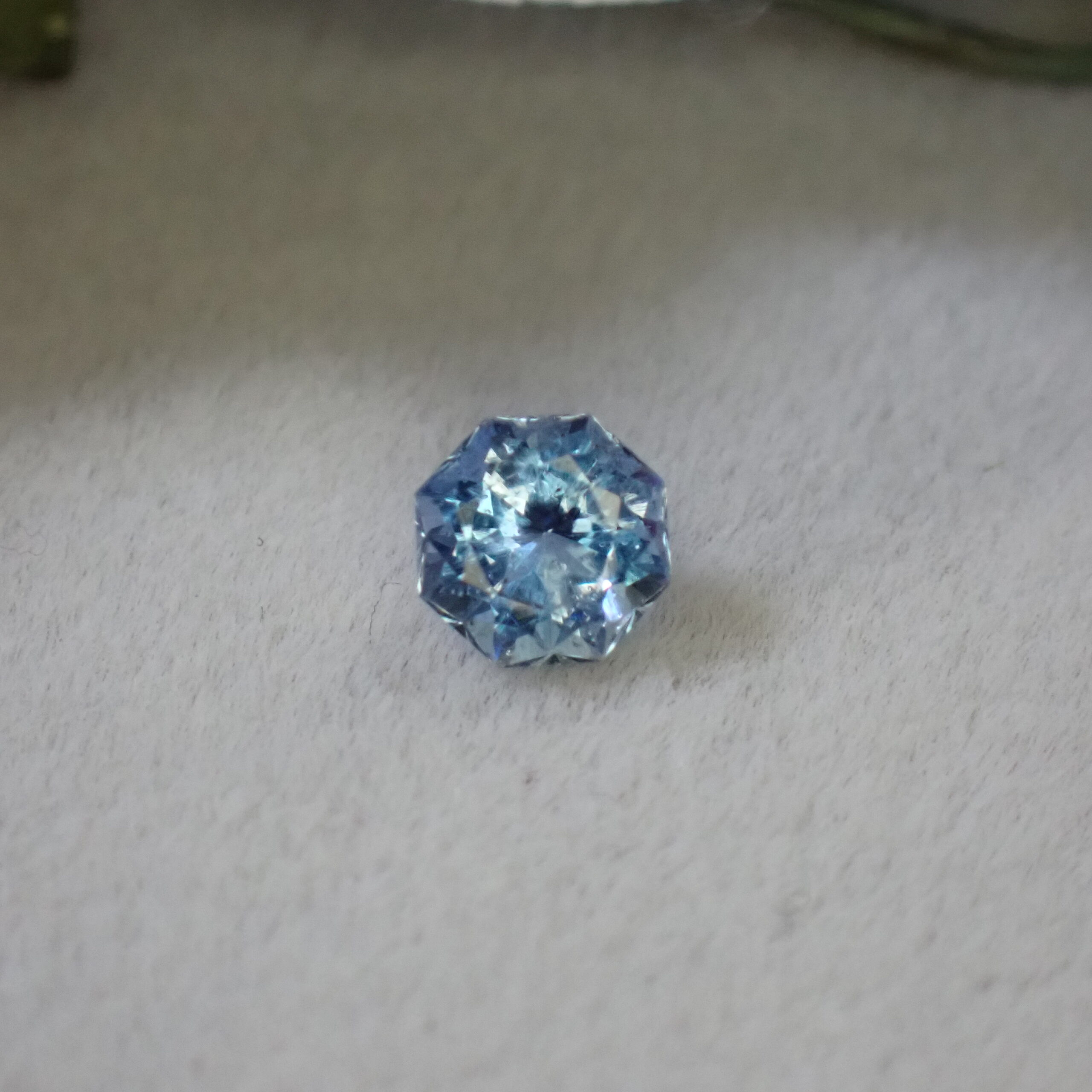 <サンチョさんカット>多色性&輝き◎ 3兆円カット®アクアマリン 0.266ct