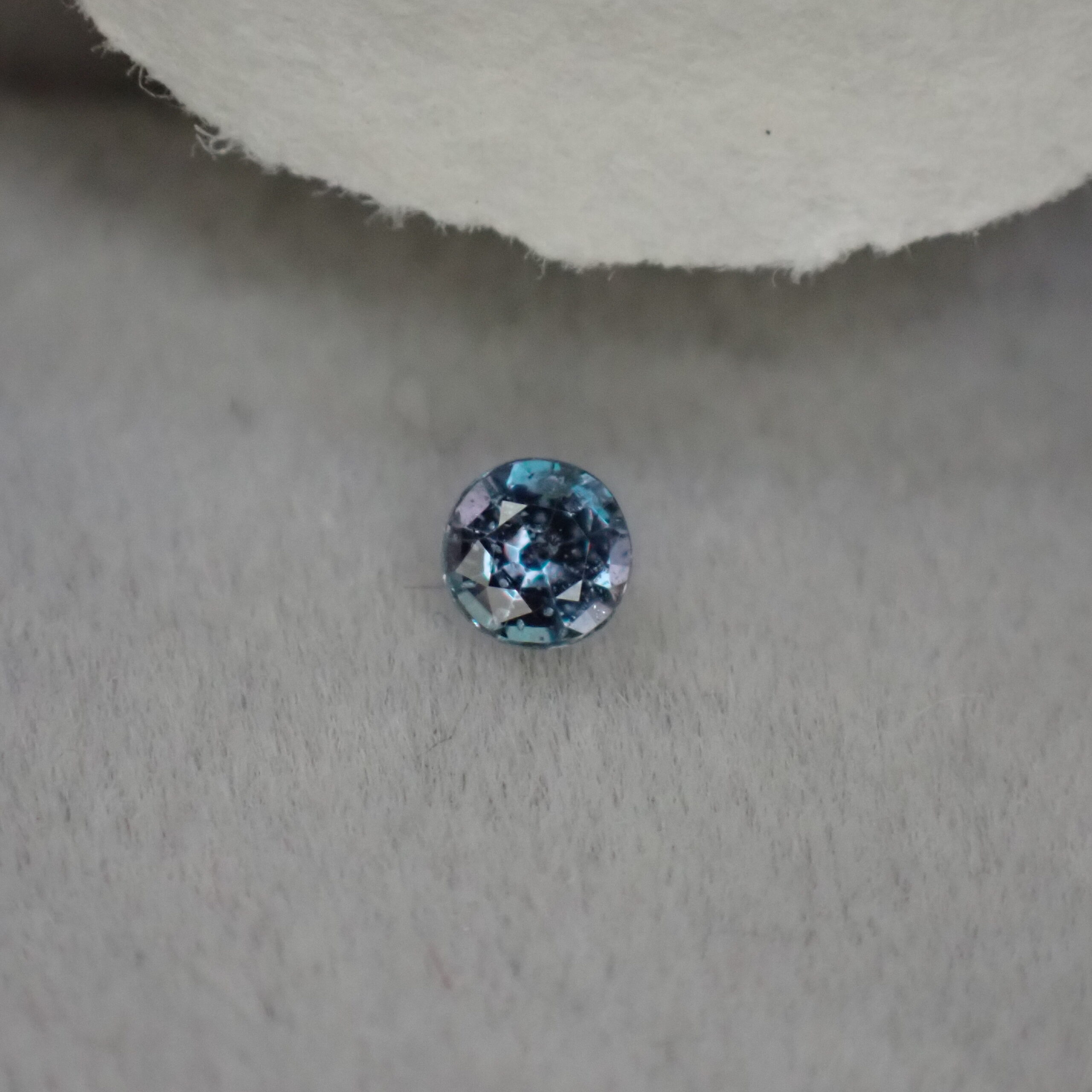 輝き&カラーチェンジ◎ブラジル産アレキサンドライト 0.053ct