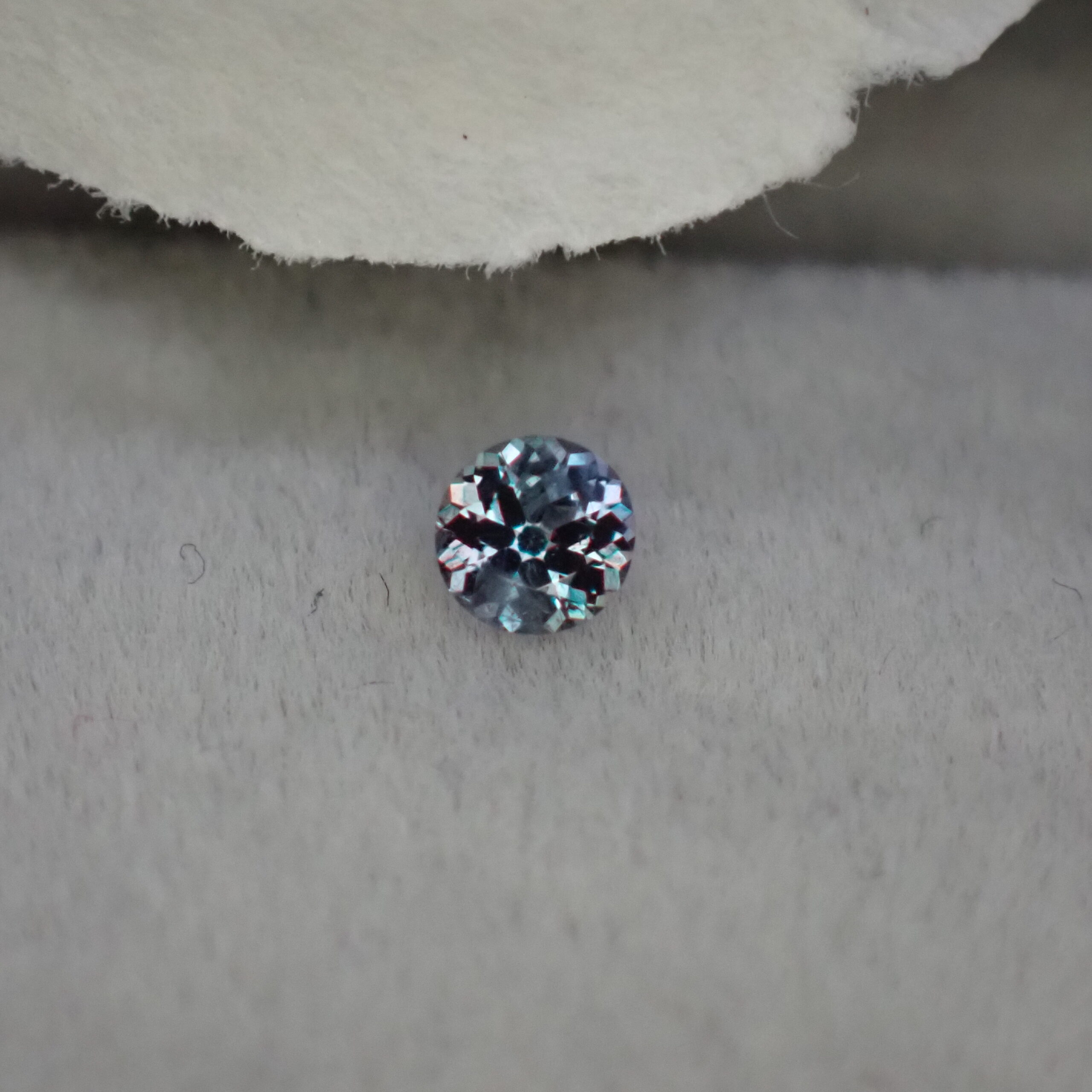 輝き&カラーチェンジ◎希少なロシア産アレキサンドライト 0.061ct