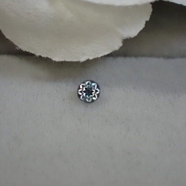 輝き＆カラーチェンジ◎希少なロシア産アレキサンドライト 0.061ct