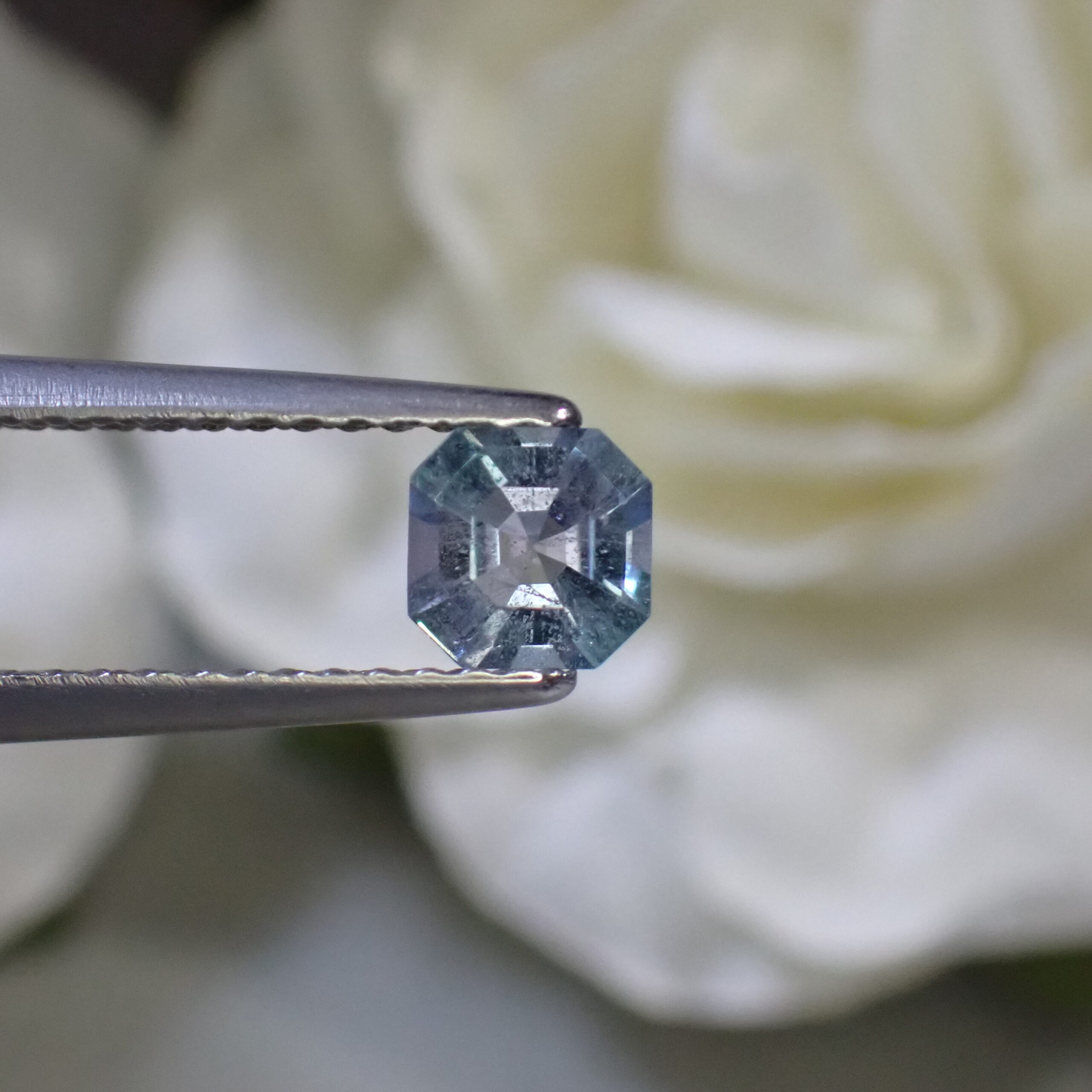 光の表情で魅了する☆二色の輝きを宿したコーネルピン 0.377ct