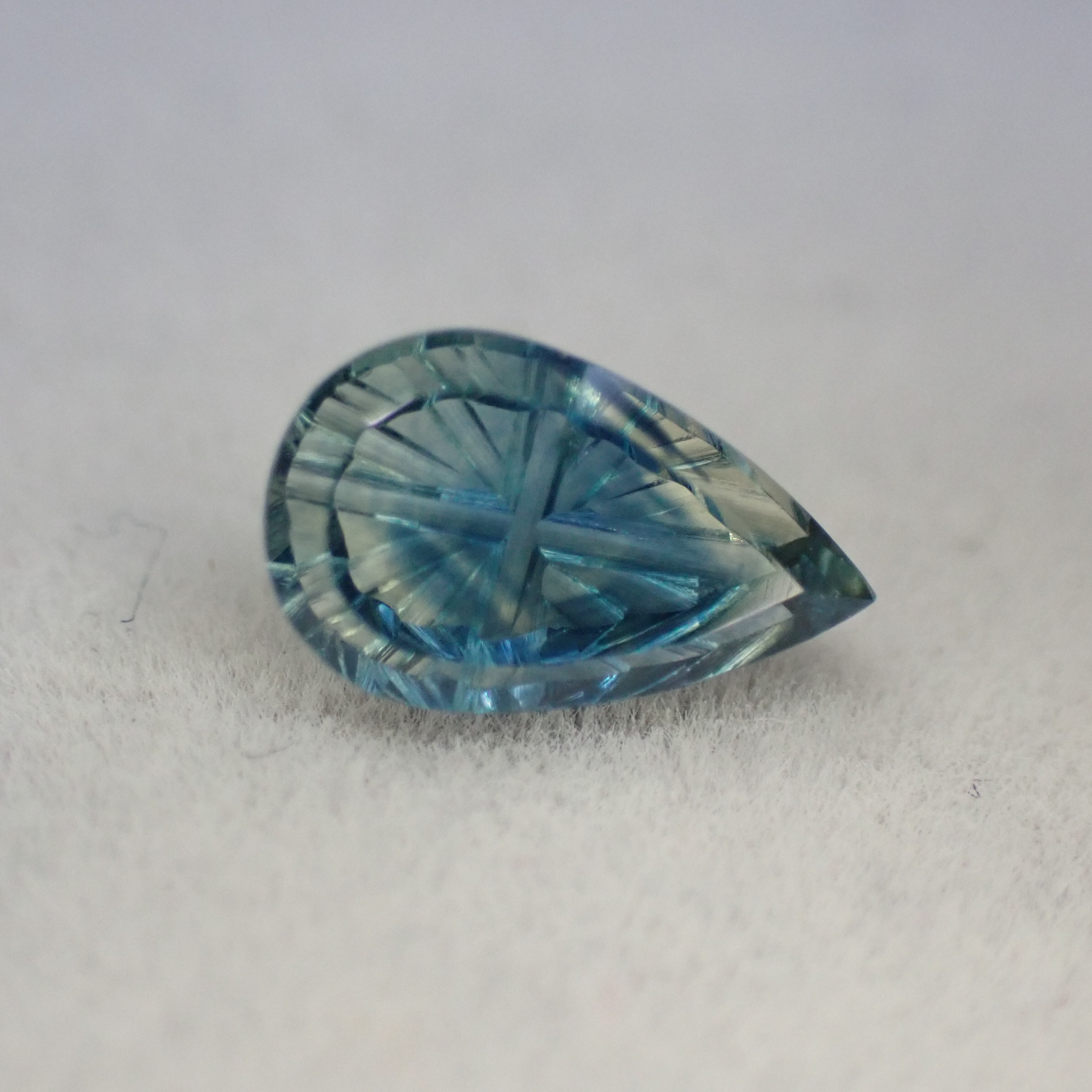 【新作】3兆円カッターさん作 バイカラーモンタナサファイア(ファンタジーカット)1.108ct