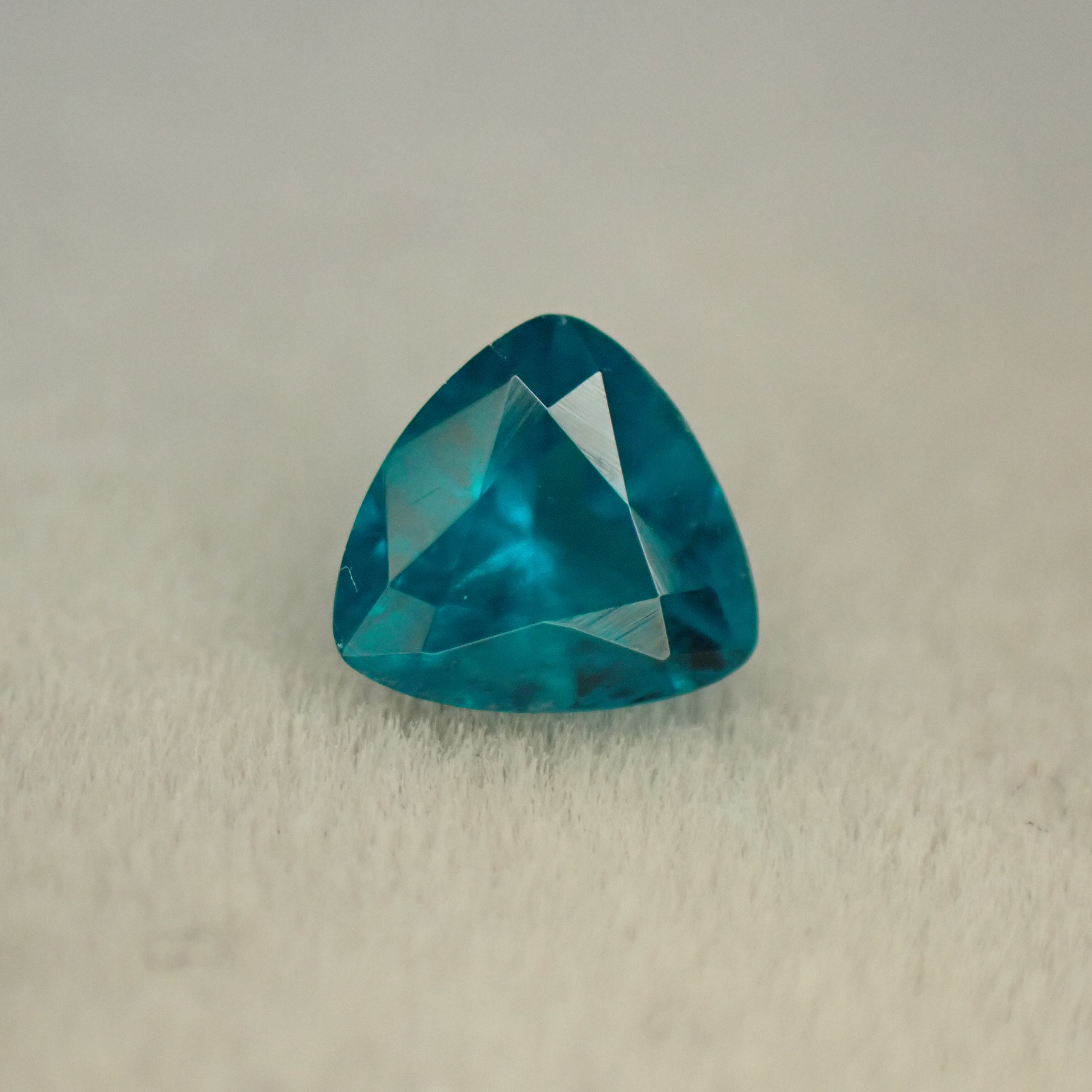 鮮やかブルーグリーン☆アウイナイト(アフガニスタン産) 0.185ct