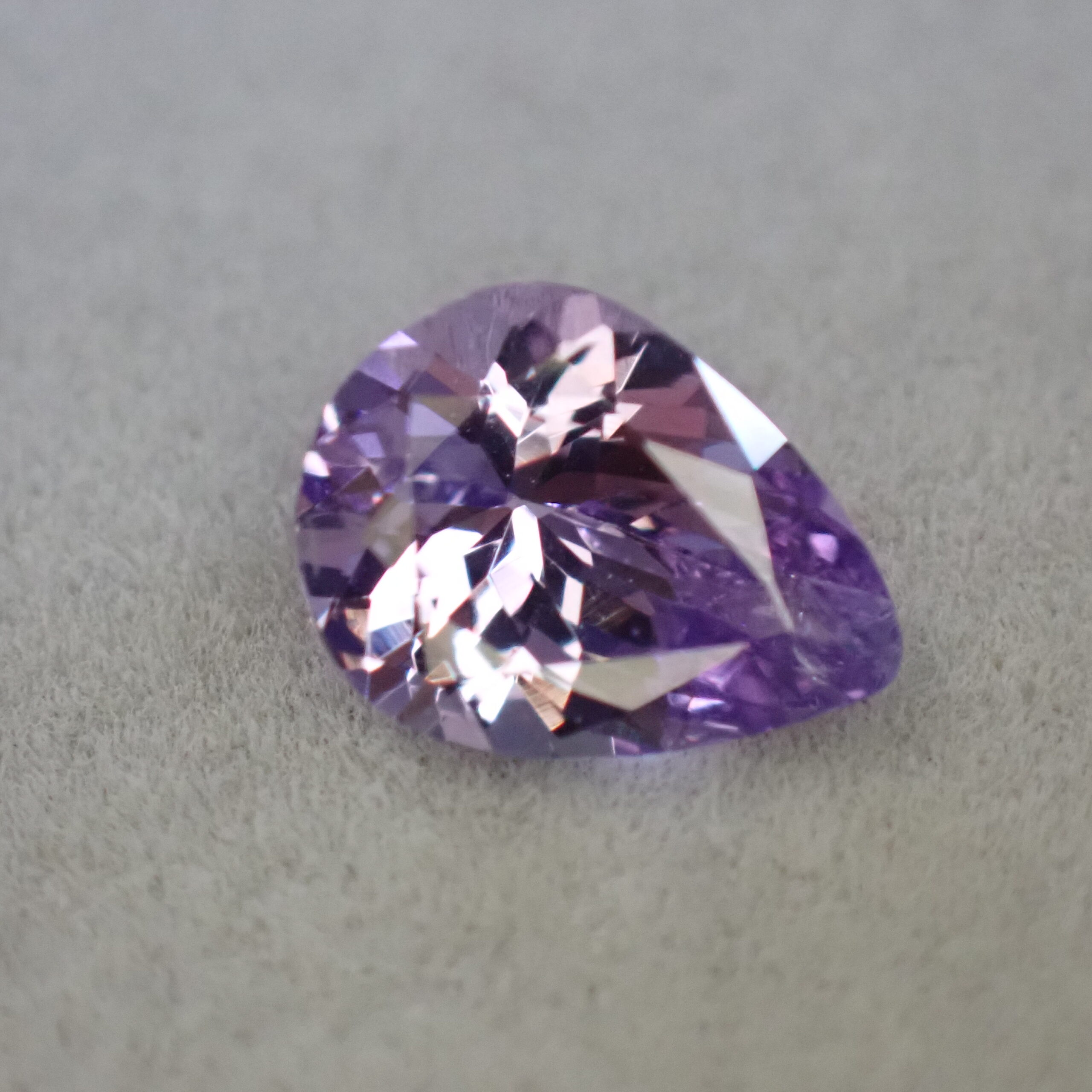 鮮やかなパープル系☆輝きも強いゾイサイト 0.849ct