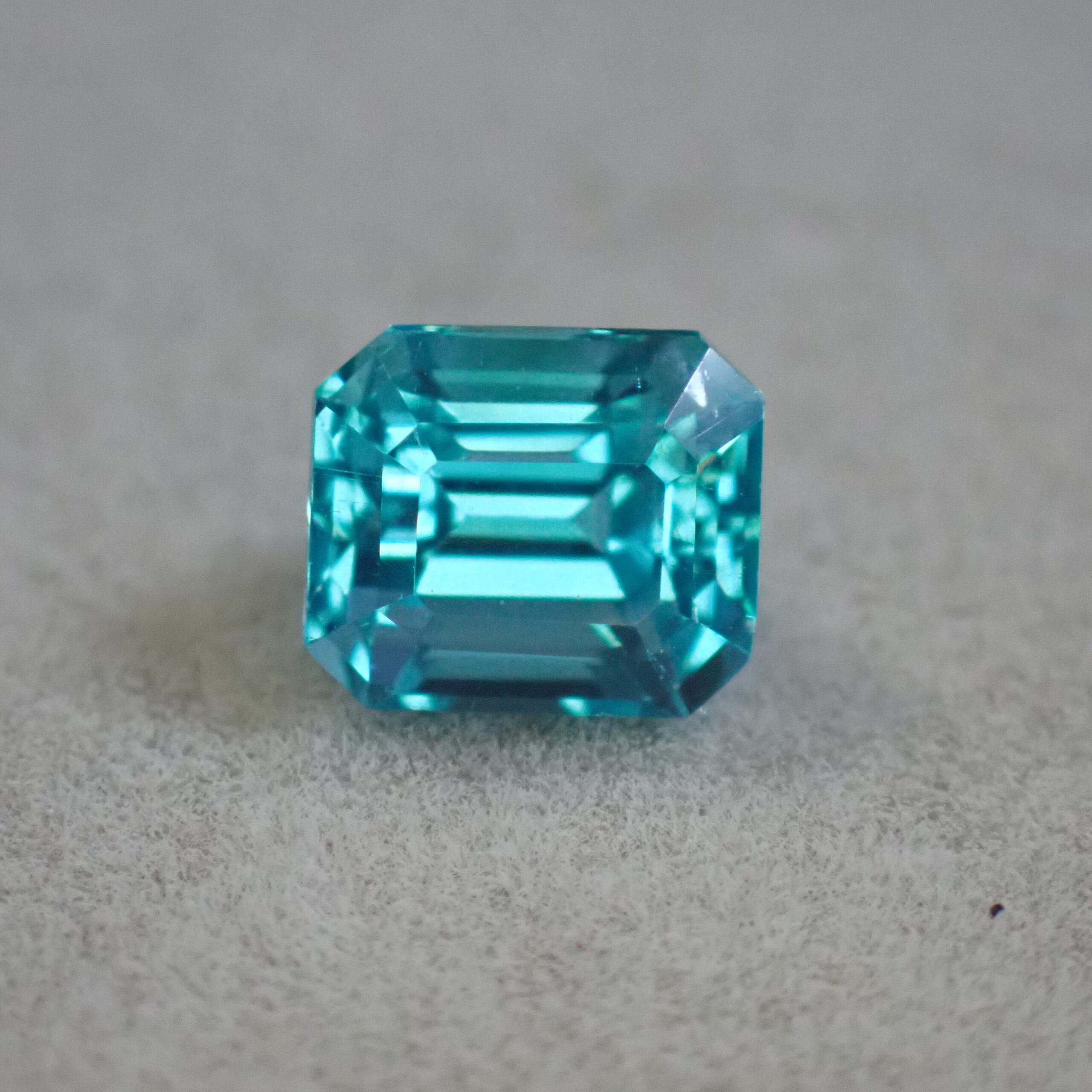 パライバカラー☆南国の海の結晶 ブラジル産アパタイト 1.24ct