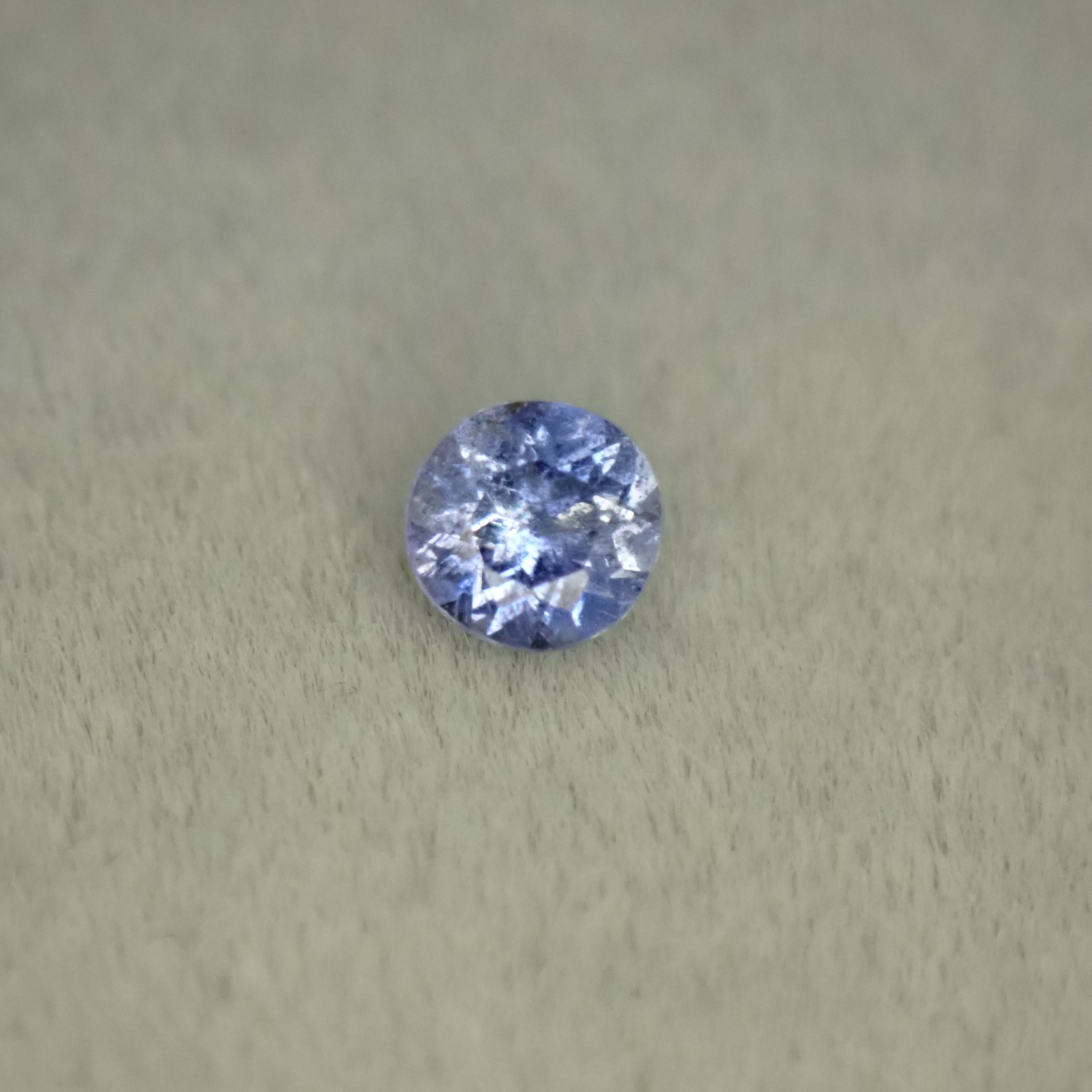 ヴァイオレットブルー☆レアストーンのデュモルチェライト(単結晶)0.107ct