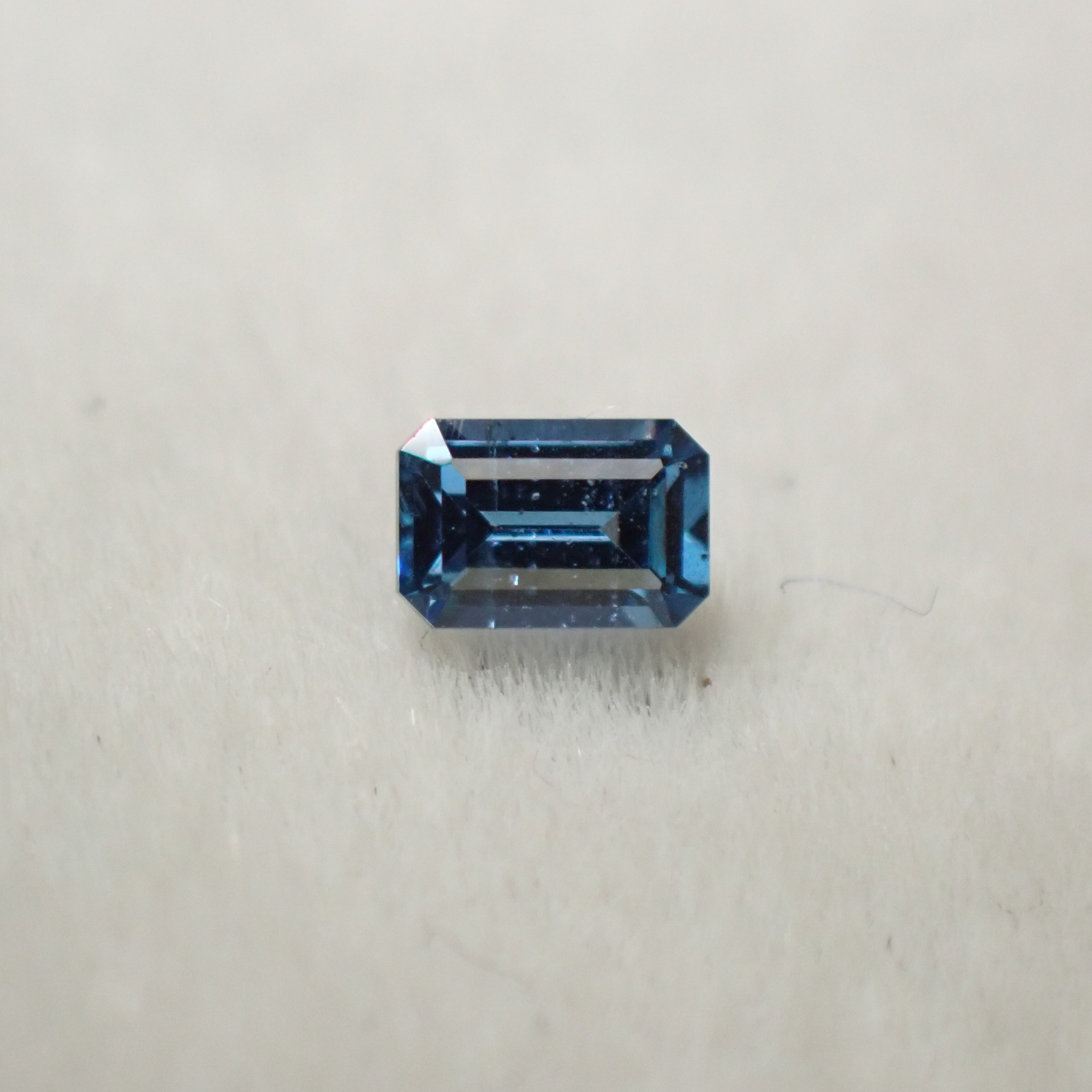 【バンコクショー新着】コバルトが魅せる静寂のブルー☆レアストーン☆ブルーガーナイト 0.092ct