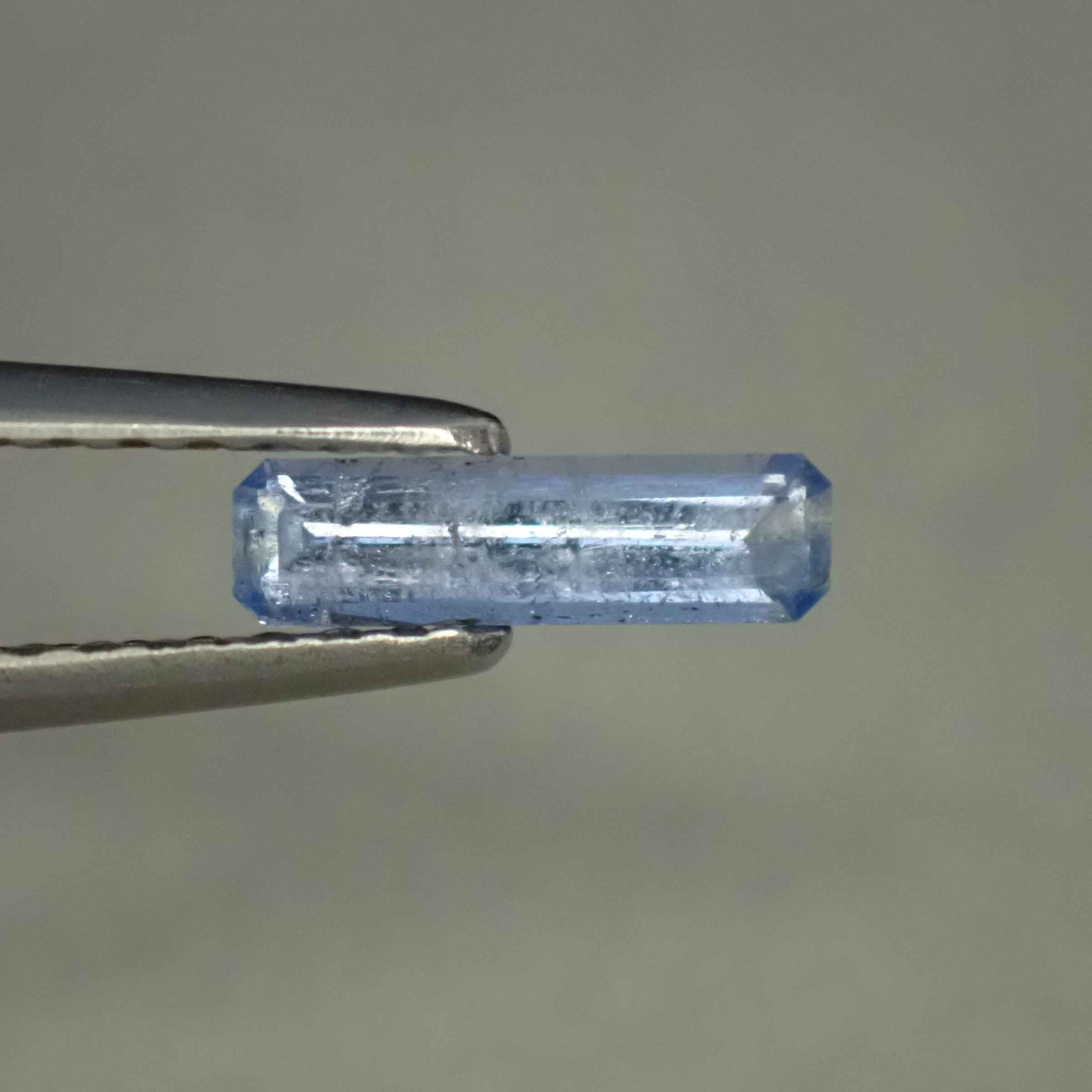 濃淡が交差する神秘の紫☆レアストーン ナミビア産エレメージェバイト 0.234ct