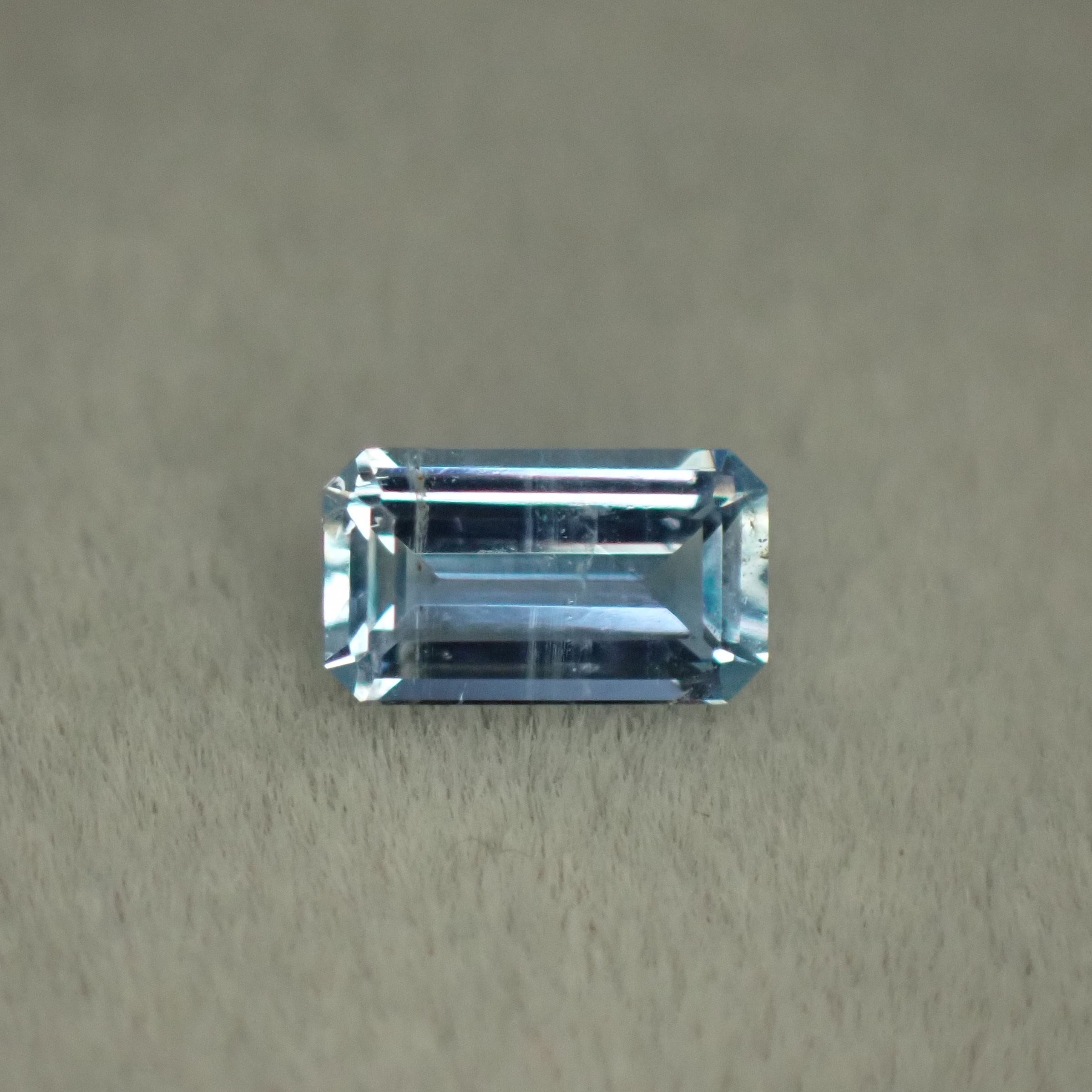濃淡が交差する神秘の紫☆レアストーン ナミビア産エレメージェバイト 0.164ct